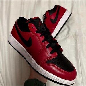 Air jordan 1 basically new barely worn (with box)